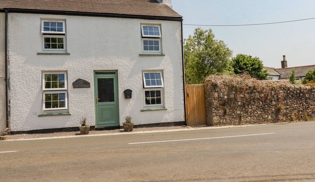 TREVALBA COTTAGE, pet friendly, luxury holiday cottage in Gunnislake