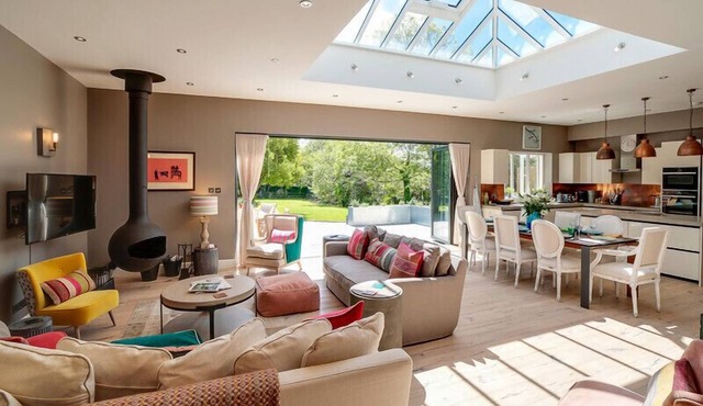 TREVANION, pet friendly, with open fire in Rock