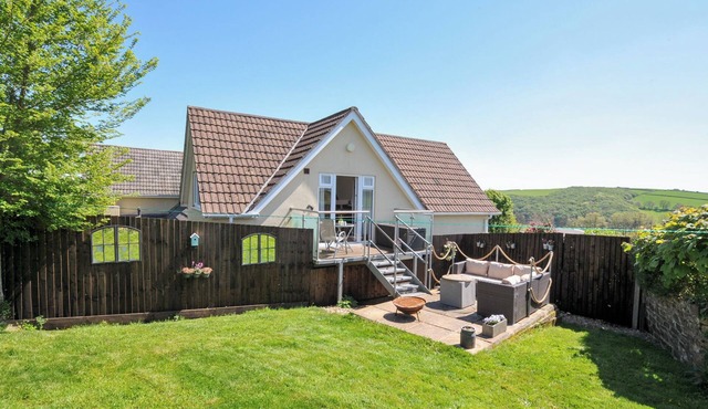 TREVIEW, pet friendly, character holiday cottage in Launceston