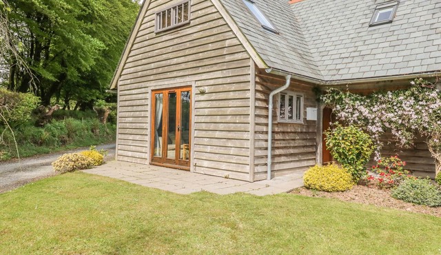 TREVINNY LODGE NO 37, family friendly, with a garden in Boscastle