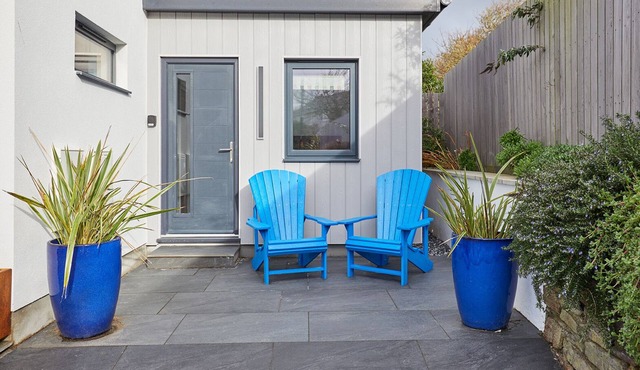 Trevone, Padstow-Modern Apartment minutes from sandy beach and SW coast path