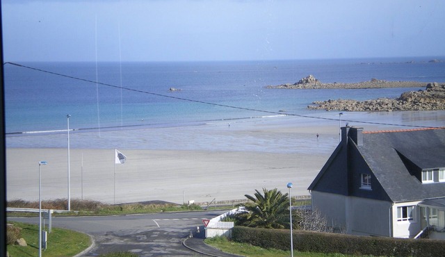 TREVOU-TREGUIGNEC, 5 min from PERROS, triplex, full sea view, 100 m from the beach