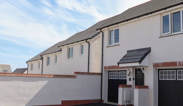 TREWHIDDLE RETREAT, family friendly in St Austell