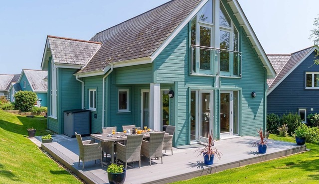 Trewhiddle Villa 8 - a trewhiddle that sleeps 6 guests in 3 bedrooms