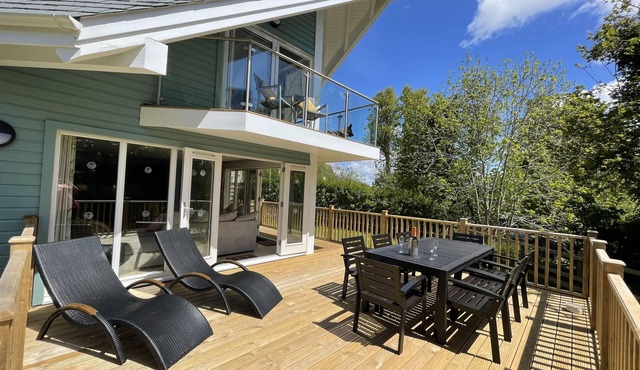 Trewhiddle Villa 12 - a trewhiddle that sleeps 7 guests in 4 bedrooms