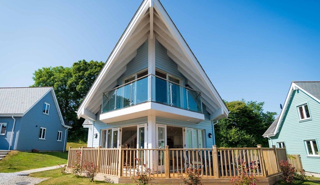 Trewhiddle Villa 04 - a trewhiddle that sleeps 7 guests in 4 bedrooms