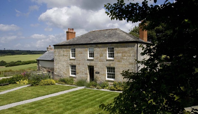 Trewollack House, Newquay, Sleeps 8, dog friendly, near beach