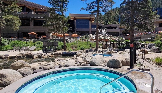 Trey’s Slopeside 1 Bdrm Kitchen@400 Squaw Creek