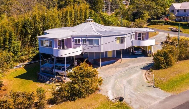 TRI-LIVING WITH COASTAL VIEWS / TAMBORINE MOUNTAIN