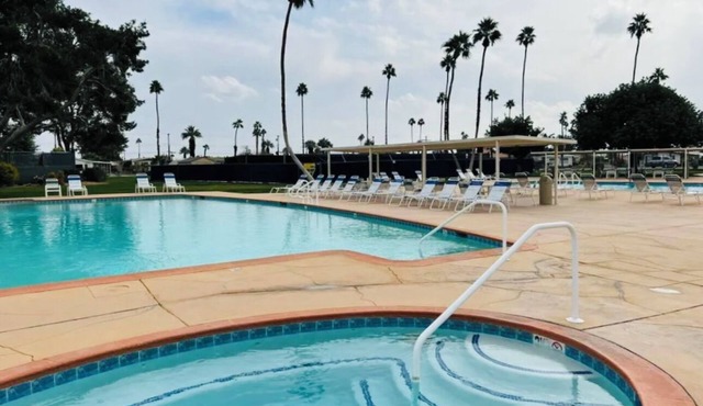 TRI PALMS ESTATES Desert Retreat- on a golf course.