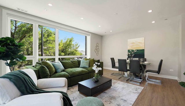 Tri-Taylor 2BD 2BA Designer Condo with Parking