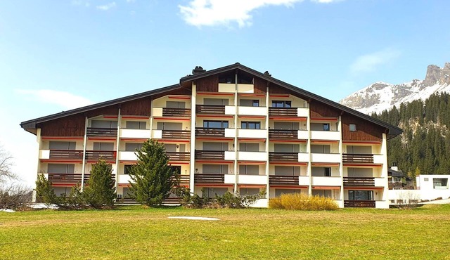 Triangel B Rezia by Interhome