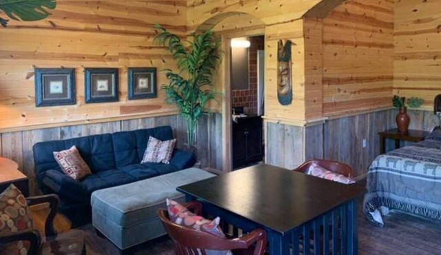 Tribal Suite @ Meramec Riverside Lodge & Retreat on the banks of Meramec River