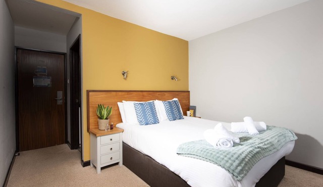 Tricky's @ Tolgus, Redruth - Free Wifi & Parking - Accessible Room - Restaurant