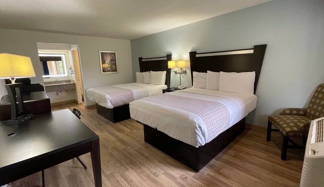 Tricove Inn & Suites
