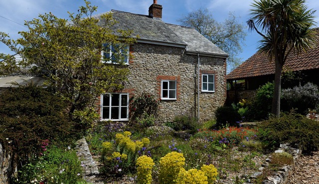 TRILL COTTAGE, pet friendly, with open fire in Musbury