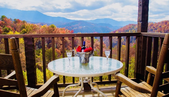 Trillion Dollar Mtn View Great Gatlinburg Location Private Cozy Romantic Hot Tub
