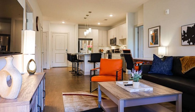 Trilogy 327 · Luxury 2BR apt | Sleep 8 w/Gym & Pool Chapel Hill*