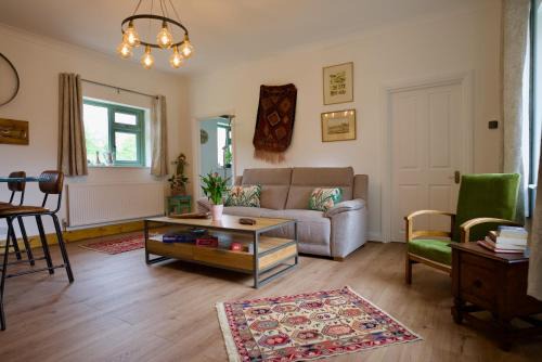 Tring Grange Cottage Sleeps 2 with Onsite Parking