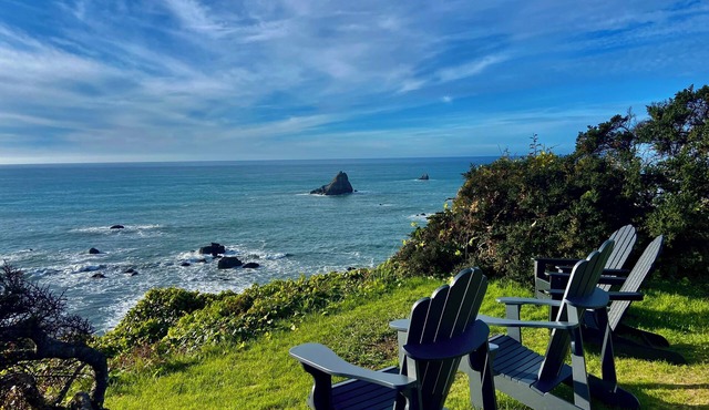 Trinidad Coastal Retreat – Open Living, Panoramic Ocean Views & Stylish Comfort
