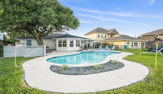Trinity Bay Private Pool Getaway
