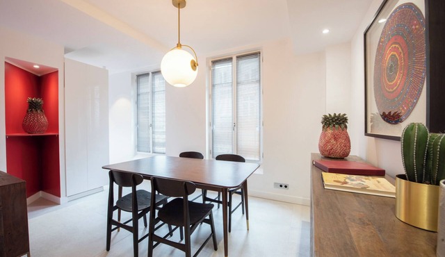 Trinity College, 4 stars, Luxury at 50 meters from the the Champs-Elysées