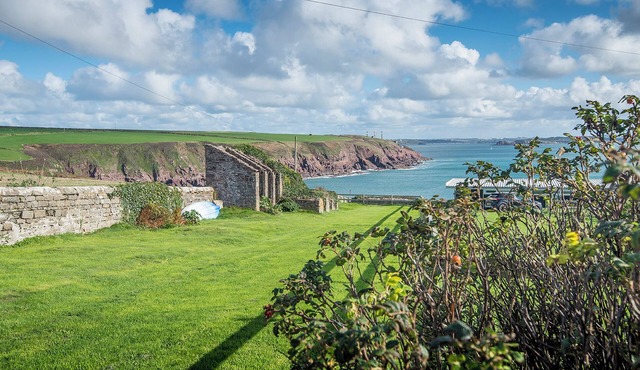 Trinity Cottage, Holiday Home St Anns Head, nr Dale, Sleeps 4, 2 bedrooms, bathrooms