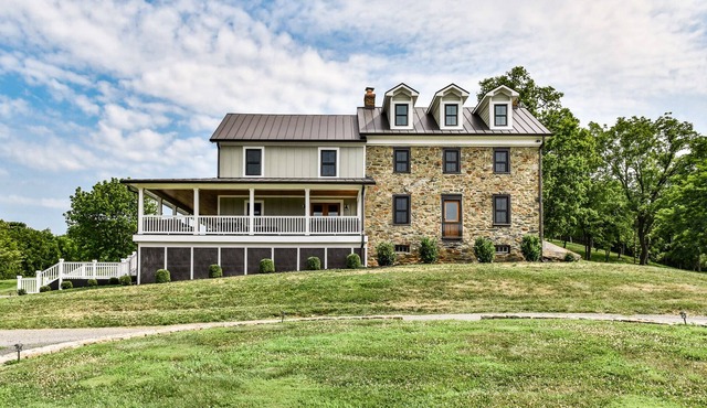 Trinity Farm Estate: Magnolia 1775 Historical Farmhouse