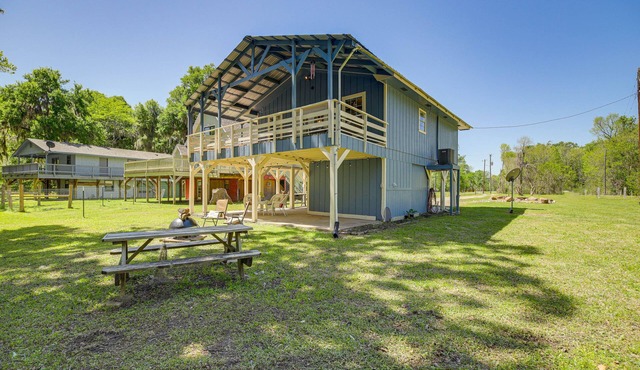 Trinity River Cottage w/Deck + Water Views