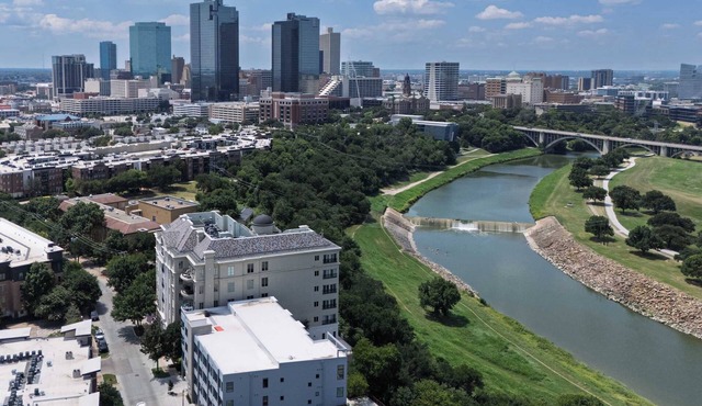 Trinity River Views - King Bed Near Downtown FTW