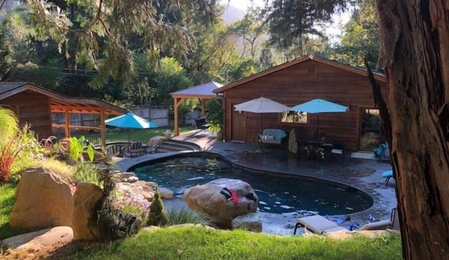 Trinity Valley Paradise, stunning swimming pool oasis, near Trinity River!