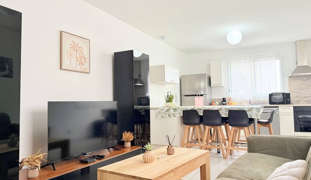 TRIO house, free private parking, wifi, TVsmart.