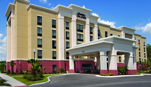 Triple 2 Queen Studio w/Sofa Bed + Pool Access