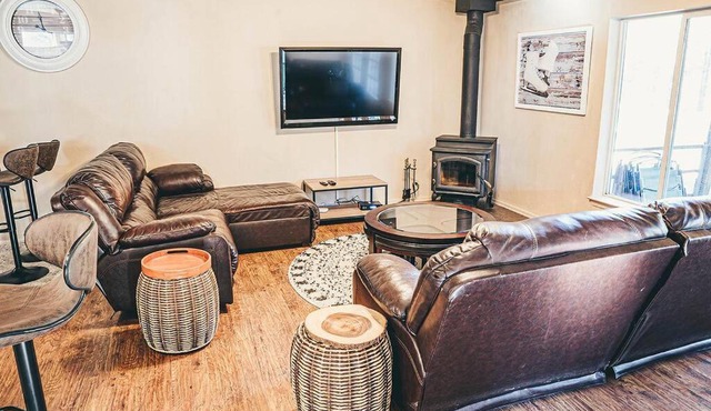 Triple Ponderosa Lodge, secluded spacious cool!