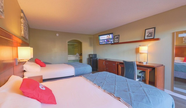 Triple Retreat: 3 Spacious & Bright 2 Queen Bed Units w/Easy Downtown Access