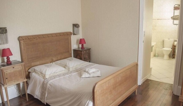 Triple Room with corner Bath street view