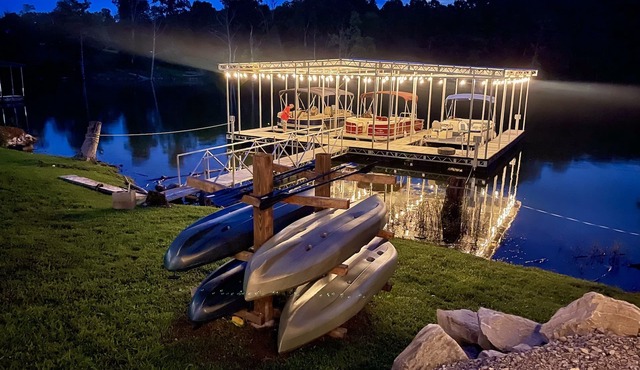 “Triple Timbers” 18 bdrm,sleeps 56! hotubs, docks, 5 firepits, sxs, rent boats