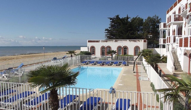 TRIPLEX FACE MER in residence *