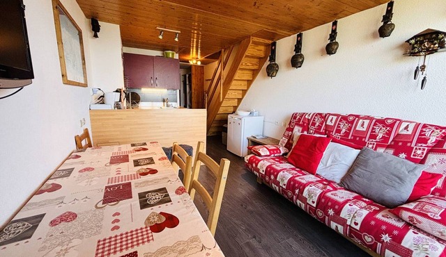 Triplex for 6, near slopes, balcony, pets allowed