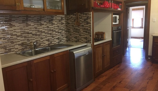 Trippypossums House- 3 bedrooms , Free WIFI, Close to city centre