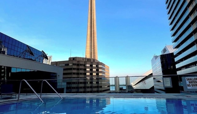 Tripshine Suites -Rogers Center MTCC 3BR/2BA king bed Parking Lakeview