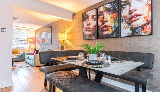 Triumph House - Suitable for Contractors and Professional Personal