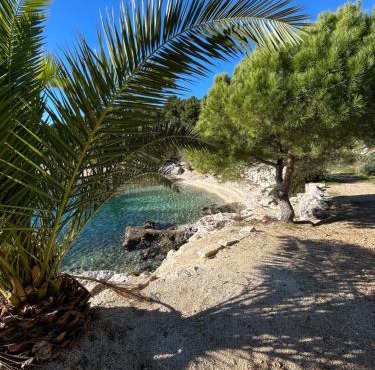 Trogir Čiovo nice studio apartment near the sea in Okrug