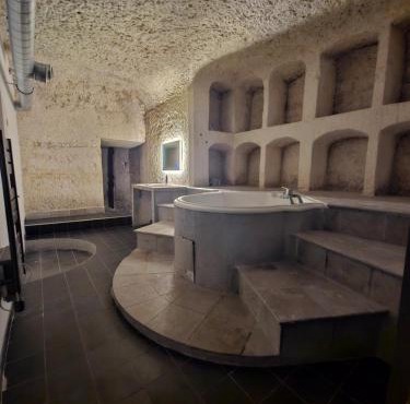 Troglodyte Baths