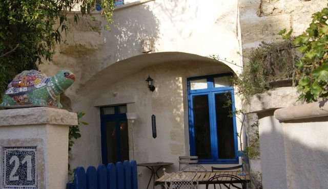 Troglodyte artist's house at the foot of Château d'Amboise