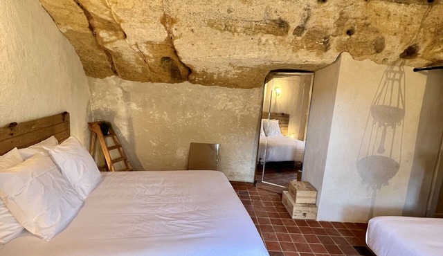 Troglodyte house ideal for vacations with family, friends or lovers