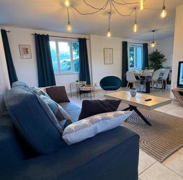 Trois chambres avec vue sur la campagne à Bâlines