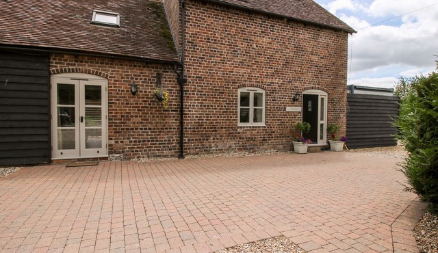 TROOPER'S BARN, pet friendly, luxury holiday cottage in Westhope