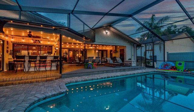 Trop Resort Home,4 Kings & Qn, Spa, Tiki Bar, PoolBath, Margarita Machine, Grill