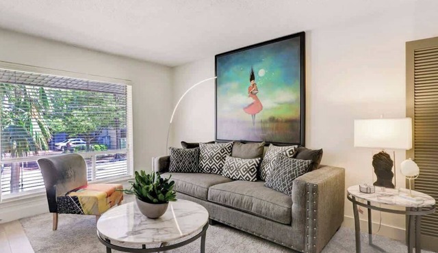 Trophy Luxe Galleria Area | 2 BR & BA | 204